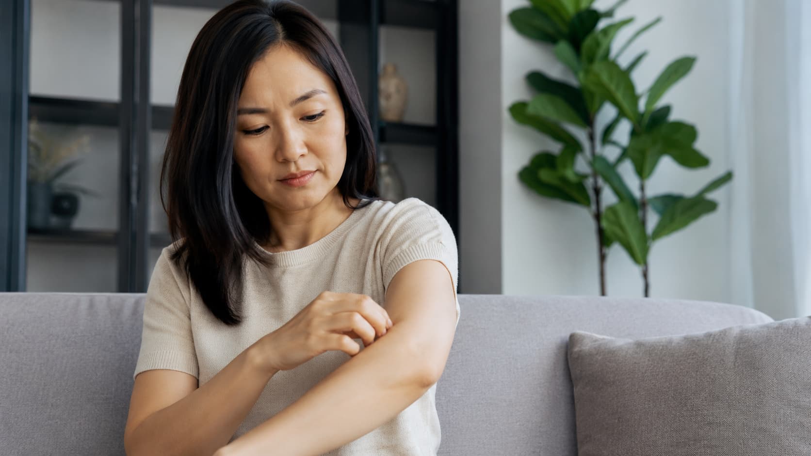 Perimenopause Itchy Skin: How Hormonal Changes Affect Skin Longevity