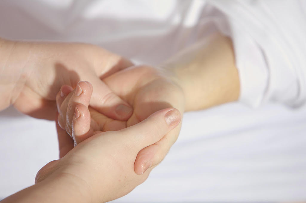 Understanding Knee Arthritis: What It Feels Like in Your Knee and How to Manage It